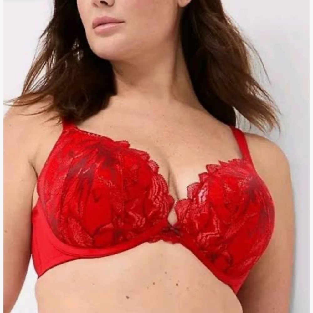 NWT Cacique Boost Plunge Bra With Lace